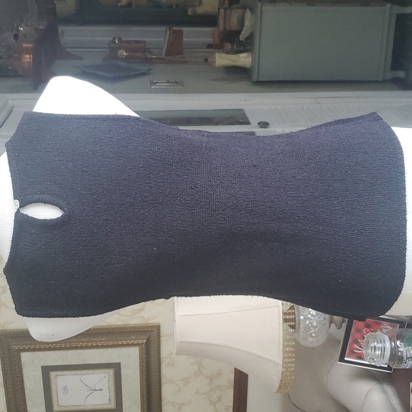 Black sleeveless sweater top - Picture 3 of 5